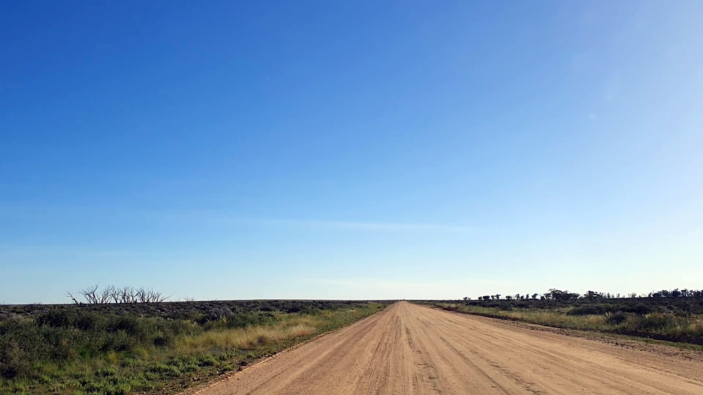 Picture showing the unsealed road to Mungo National Park.