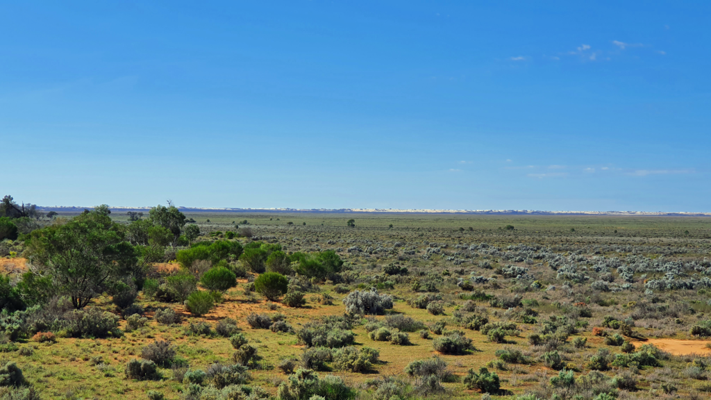A picture showing the expance of Mungo National Park.