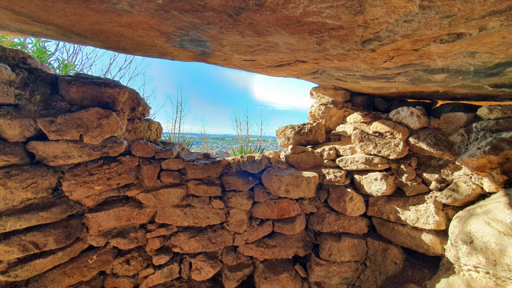 Hermit's cave, Griffith