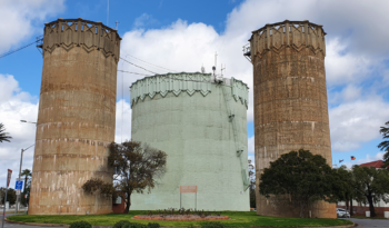Image of Art Deco water towers at Leeton.