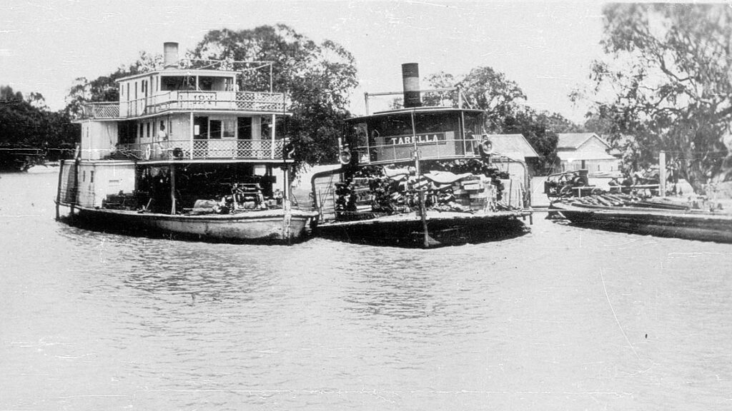 historic image showing two paddle steamer boats at Wentworth in the 1920s